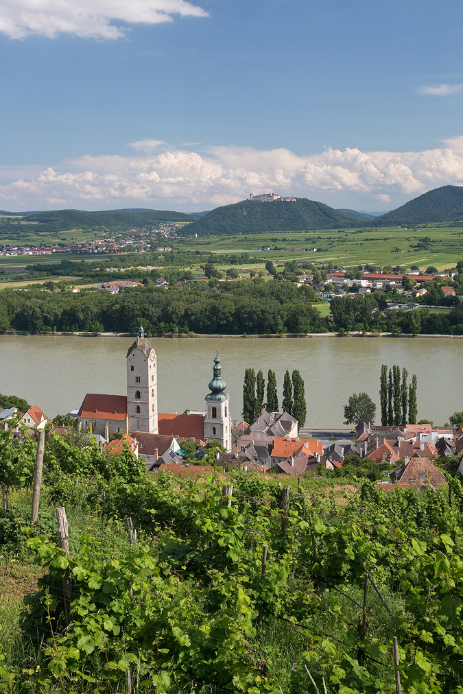 Krems mit Blick auf Göttweig