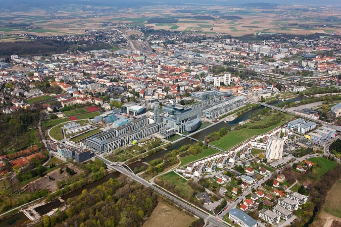 Luftbild der Stadt St. Pölten - über dem Regierungsviertel