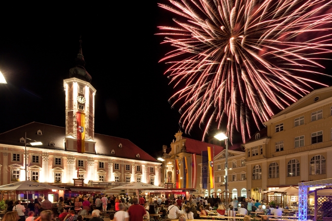 Feuerwerk über dem Rathausplatz St. Pölten